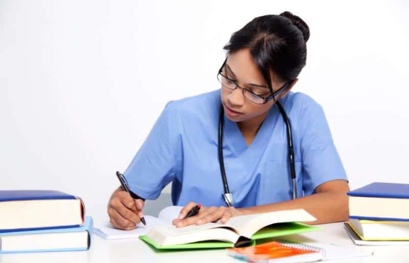 Después de Auxiliar de Enfermería: ¿qué puedo estudiar?