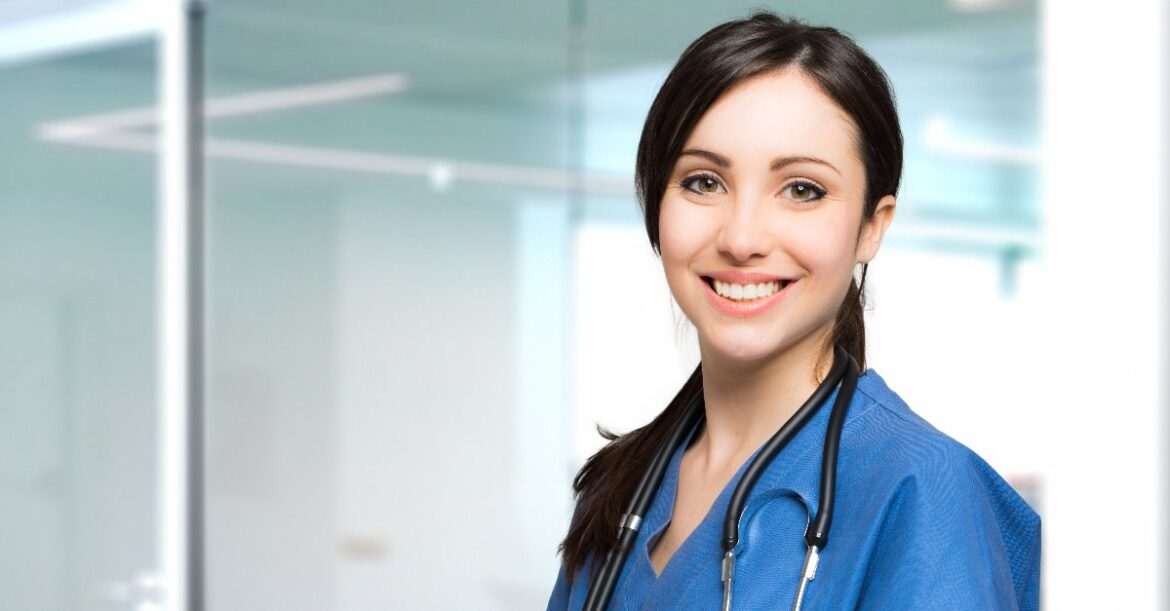 Grado Medio de TCAE: ¿cuáles son los materiales y programas que se necesitan?