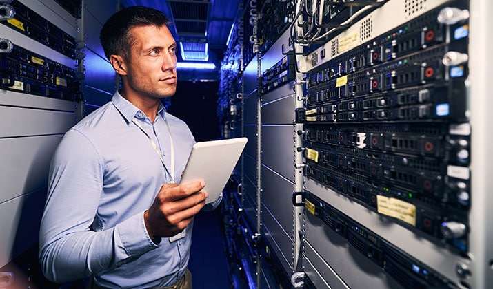 ¿Qué necesita un estudiante de la FP en Sistemas Microinformáticos y Redes (SMR) durante su formación?
